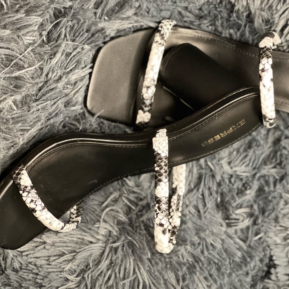 Sandals - Picture 3 of 4